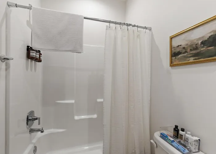 Bourbon House King Bed Luxury Amenities Fast Wifi Lafayette