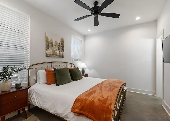 Bourbon House King Bed Luxury Amenities Fast Wifi *